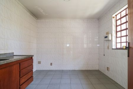 Casa à venda com 504m², 4 quartos e 8 vagasEdícula - Cozinha