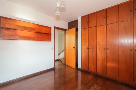 Casa à venda com 504m², 4 quartos e 8 vagasSuíte 2