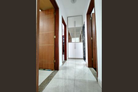 Casa à venda com 368m², 4 quartos e 3 vagasCorredor