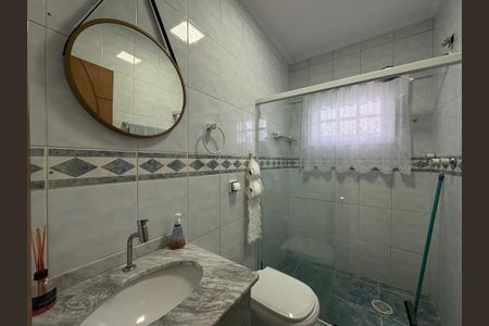 Casa à venda com 185m², 3 quartos e 2 vagas Casa à venda com 185m², 3 quartos e 2 vagasBanheiro
