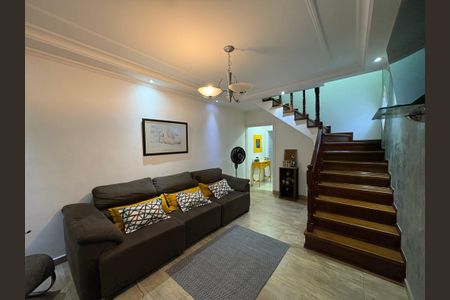 Casa à venda com 185m², 3 quartos e 2 vagasSala