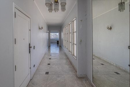 Apartamento para alugar com 600m², 6 quartos e 3 vagascorredor para o hall de acesso aos cômodos_2