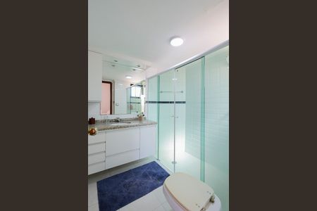 Apartamento à venda com 98m², 3 quartos e 2 vagas Apartamento à venda com 98m², 3 quartos e 2 vagasBanheiro da Suíte