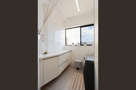 Apartamento à venda com 98m², 3 quartos e 2 vagas Apartamento à venda com 98m², 3 quartos e 2 vagasÁrea de serviço