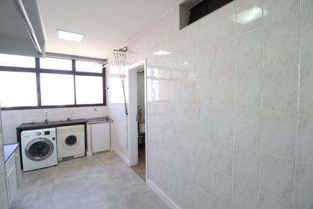 Apartamento para alugar com 340m², 5 quartos e 3 vagasÁrea de Serviço