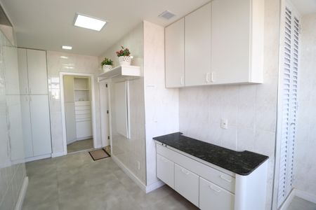 Apartamento para alugar com 340m², 5 quartos e 3 vagasÁrea de Serviço