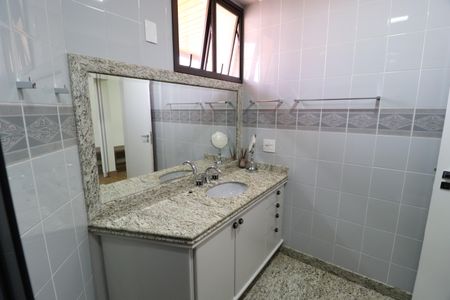 Apartamento para alugar com 340m², 5 quartos e 3 vagasBanheiro Suíte 1