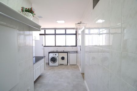 Apartamento para alugar com 340m², 5 quartos e 3 vagasÁrea de Serviço