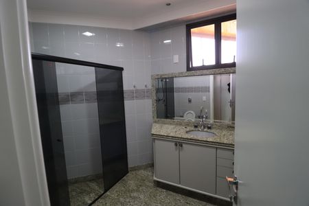 Apartamento para alugar com 340m², 5 quartos e 3 vagasBanheiro Suíte 1