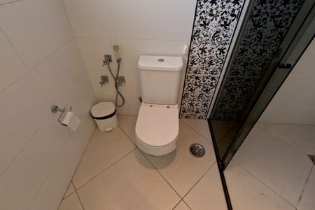 Apartamento para alugar com 480m², 5 quartos e 6 vagasBanheiro do Quarto 2