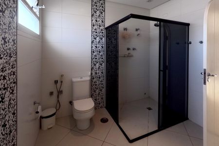 Apartamento para alugar com 480m², 5 quartos e 6 vagasBanheiro do Quarto 2