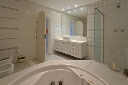 Apartamento para alugar com 480m², 5 quartos e 6 vagasBanheiro da Suíte 6