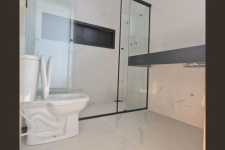 Casa à venda com 250m², 3 quartos e 3 vagasBanheiro 2