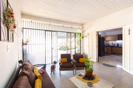 Casa à venda com 176m², 4 quartos e 2 vagas Casa à venda com 176m², 4 quartos e 2 vagasSala