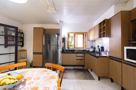 Casa à venda com 176m², 4 quartos e 2 vagas Casa à venda com 176m², 4 quartos e 2 vagasCozinha