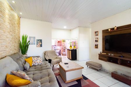Casa à venda com 176m², 4 quartos e 2 vagas Casa à venda com 176m², 4 quartos e 2 vagasSala