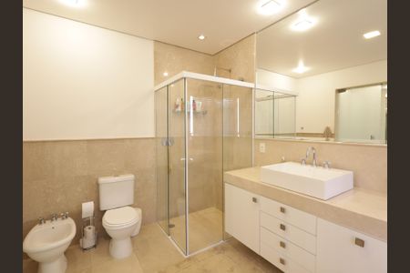 Apartamento à venda com 425m², 5 quartos e 6 vagasBanheiro da Suíte 4