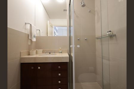 Apartamento à venda com 425m², 5 quartos e 6 vagasBanheiro da Suíte 1