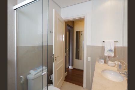 Apartamento à venda com 425m², 5 quartos e 6 vagasBanheiro da Suíte 3