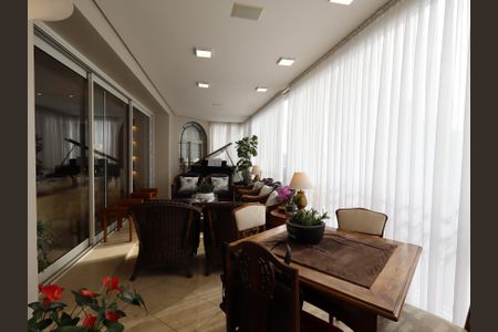 Apartamento à venda com 425m², 5 quartos e 6 vagasVaranda da Sala