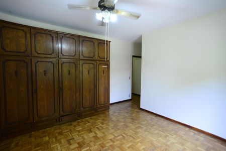 Casa à venda com 330m², 3 quartos e 7 vagasSuíte