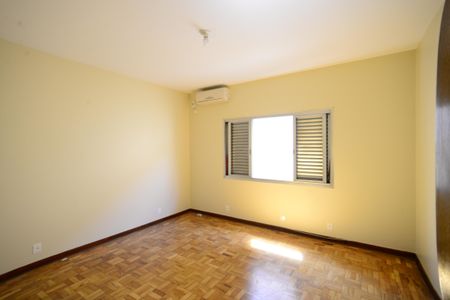 Casa à venda com 330m², 3 quartos e 7 vagasQuarto 2