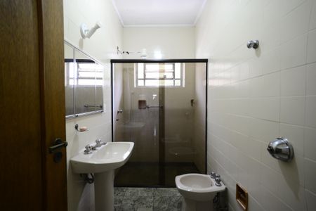Casa à venda com 330m², 3 quartos e 7 vagasBanheiro da Suíte