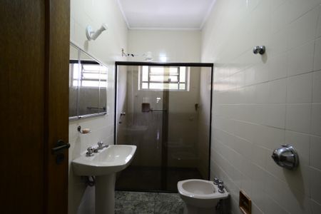 Casa à venda com 330m², 3 quartos e 7 vagasBanheiro da Suíte