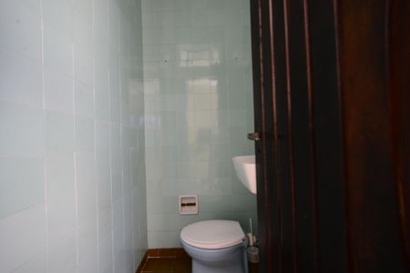 Casa à venda com 330m², 3 quartos e 7 vagasBanheiro de Serviço