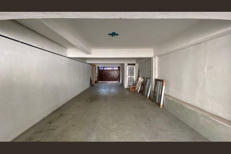 Casa à venda com 320m², 4 quartos e 9 vagas Casa à venda com 320m², 4 quartos e 9 vagasGaragem