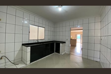 Casa à venda com 320m², 4 quartos e 9 vagas Casa à venda com 320m², 4 quartos e 9 vagasCozinha 1