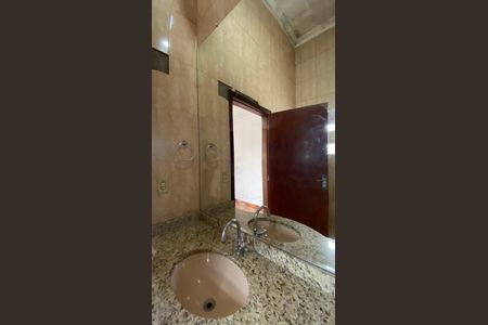 Casa à venda com 320m², 4 quartos e 9 vagas Casa à venda com 320m², 4 quartos e 9 vagasBanheiro da Suíte