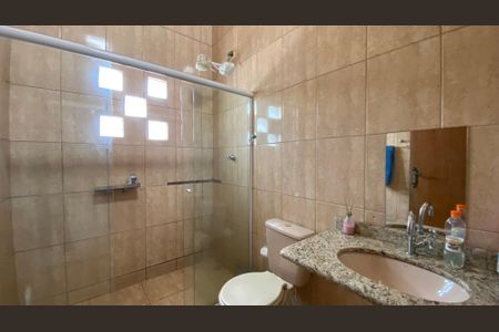 Casa à venda com 320m², 4 quartos e 9 vagas Casa à venda com 320m², 4 quartos e 9 vagasBanheiro