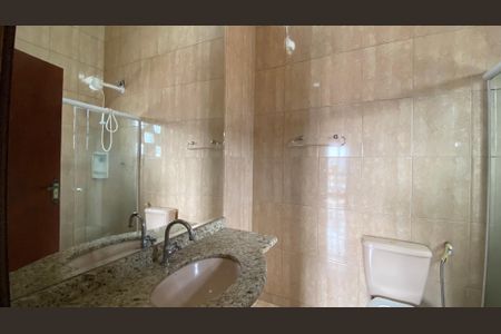 Casa à venda com 320m², 4 quartos e 9 vagas Casa à venda com 320m², 4 quartos e 9 vagasBanheiro da Suíte