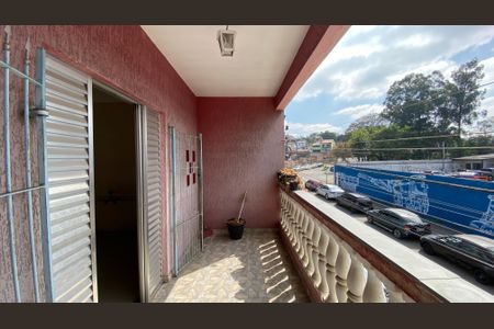 Casa à venda com 320m², 4 quartos e 9 vagas Casa à venda com 320m², 4 quartos e 9 vagasVaranda