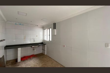 Casa à venda com 320m², 4 quartos e 9 vagas Casa à venda com 320m², 4 quartos e 9 vagasCozinha 2