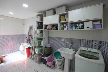 Casa à venda com 253m², 4 quartos e 2 vagas Casa à venda com 253m², 4 quartos e 2 vagasÁrea de Serviço