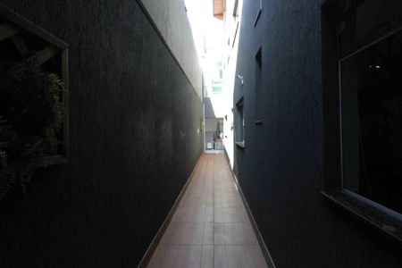 Casa à venda com 253m², 4 quartos e 2 vagas Casa à venda com 253m², 4 quartos e 2 vagasCorredor