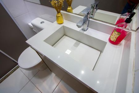 Apartamento à venda com 65m², 2 quartos e 2 vagasBanheiro social