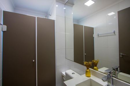 Apartamento à venda com 65m², 2 quartos e 2 vagasBanheiro social