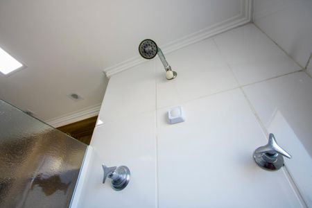 Apartamento à venda com 65m², 2 quartos e 2 vagasBanheiro do quarto 1