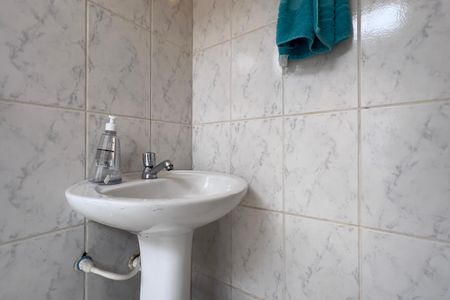 Casa à venda com 500m², 2 quartos e 2 vagas Casa à venda com 500m², 2 quartos e 2 vagasBanheiro de Serviço