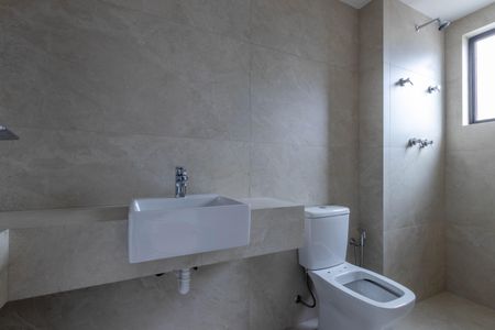 Apartamento à venda com 135m², 3 quartos e 2 vagas Apartamento à venda com 135m², 3 quartos e 2 vagasBanheiro da Suíte 1