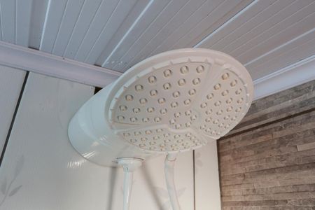 Casa à venda com 280m², 4 quartos e 4 vagas Casa à venda com 280m², 4 quartos e 4 vagasEdícula - Banheiro