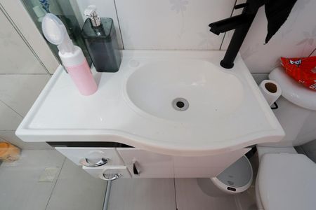 Casa à venda com 280m², 4 quartos e 4 vagas Casa à venda com 280m², 4 quartos e 4 vagasEdícula - Banheiro