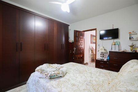 Casa à venda com 280m², 4 quartos e 4 vagas Casa à venda com 280m², 4 quartos e 4 vagasQuarto 1