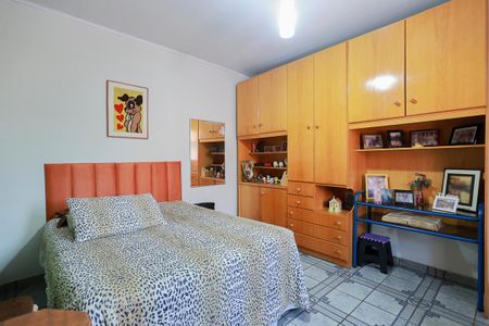 Casa à venda com 280m², 4 quartos e 4 vagas Casa à venda com 280m², 4 quartos e 4 vagasQuarto 2