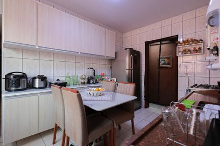 Casa à venda com 280m², 4 quartos e 4 vagas Casa à venda com 280m², 4 quartos e 4 vagasCozinha