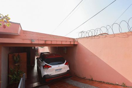 Casa à venda com 280m², 4 quartos e 4 vagas Casa à venda com 280m², 4 quartos e 4 vagasEntrada e jardim