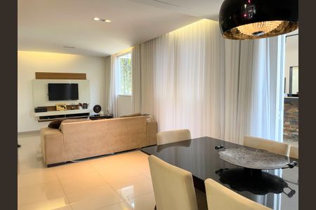 Casa de condomínio à venda com 149m², 3 quartos e 4 vagasSala